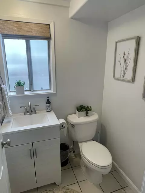 Bath - 802 Lemon Ave, Vista, CA 92084 photo 1 of 2
