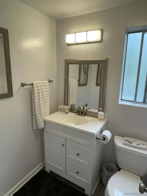 Bath - 802 Lemon Ave, Vista, CA 92084 photo 2 of 2