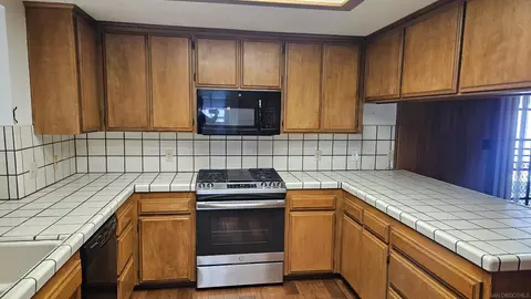 9150 Larga Vista Ct, Spring Valley, CA 91977 photo 17