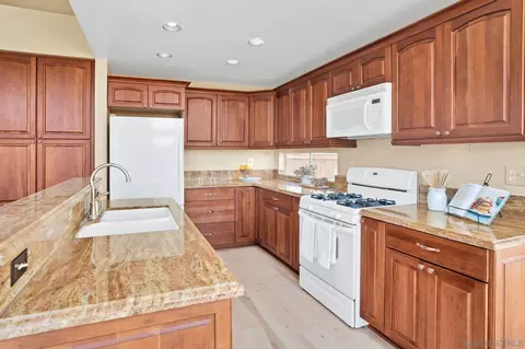 1644 Olympus Loop Dr, Vista, CA 92081 photo 12
