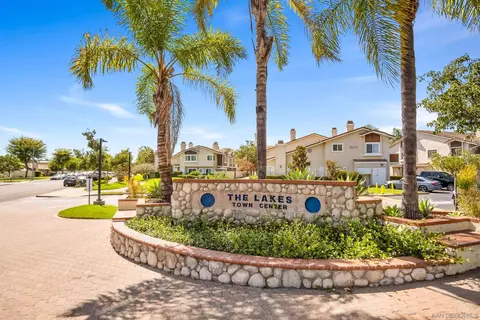 10120 Palm Gln Dr #18, Santee, CA 92071