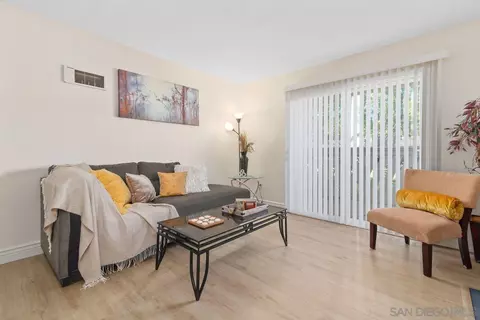 520 Sandalwood Pl #9, Escondido, CA 92027