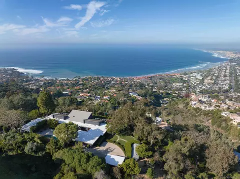 7404 Hillside Dr, La Jolla, CA 92037 photo 2