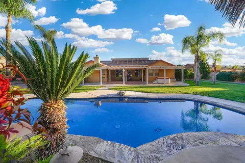 23523 Forest Hill Dr, Ramona, CA 92065