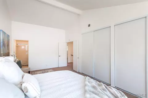 8044 Caminito Mallorca, La Jolla, CA 92037 photo 23