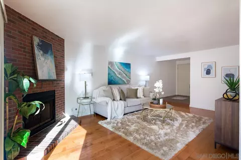 8044 Caminito Mallorca, La Jolla, CA 92037 photo 5
