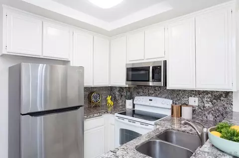 8044 Caminito Mallorca, La Jolla, CA 92037 photo 12