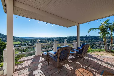 2925 Los Campos Dr, Fallbrook, CA 92028 photo 2