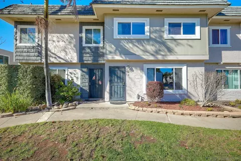 9416 Carlton Oaks Dr #B, Santee, CA 92071