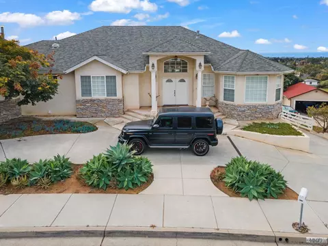 Exterior - 1807 Laurel Rd, Oceanside, CA 92054 photo 2 of 21