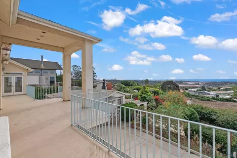 Exterior - 1807 Laurel Rd, Oceanside, CA 92054 photo 13 of 21