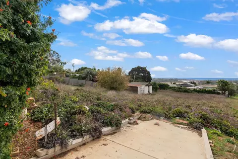 Exterior - 1807 Laurel Rd, Oceanside, CA 92054 photo 17 of 21