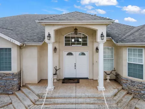 Entry Way - 1807 Laurel Rd, Oceanside, CA 92054 photo 1 of 3