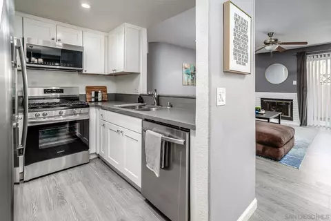 Kitchen - 713 Brookstone Rd #102, Chula Vista, CA 91913 photo 2 of 2
