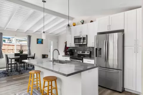 10292 Canyon Dr, Escondido, CA 92026