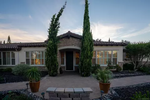 2097 Hamilton Pl, Escondido, CA 92029 photo 3