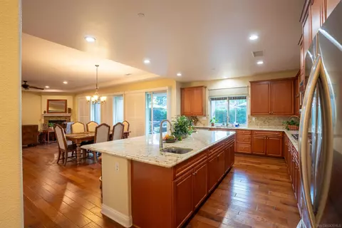 2097 Hamilton Pl, Escondido, CA 92029 photo 10