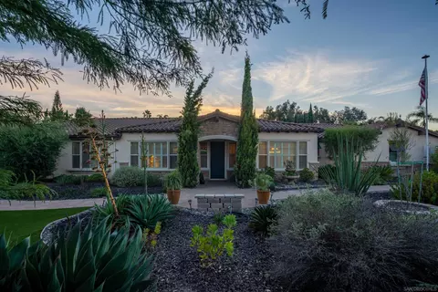 2097 Hamilton Pl, Escondido, CA 92029 photo 2
