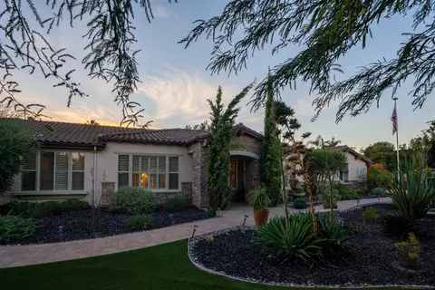 2097 Hamilton Pl, Escondido, CA 92029 photo 4