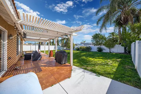 29816 Oakbridge Dr, Sun City, CA 92586