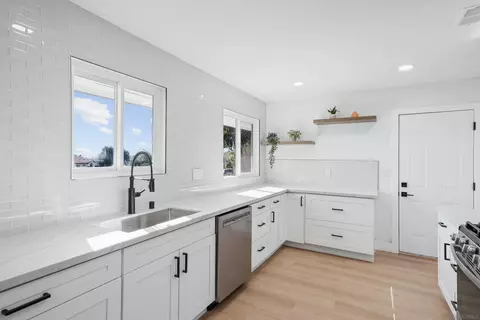 2142 Lemon Ave, Escondido, CA 92029 photo 2