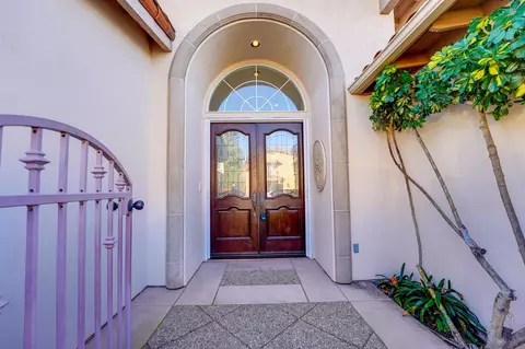 1343 Caminito Balada, La Jolla, CA 92037 photo 2