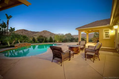 25665 Rue De Lac, Escondido, CA 92026