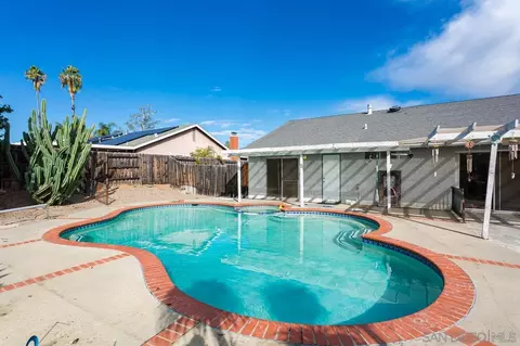 921 Summerfield Pl, Escondido, CA 92027 photo 2