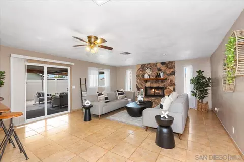 330 W Thornton Ave, Hemet, CA 92543