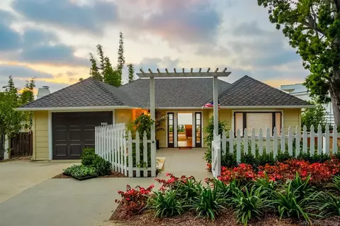7661 Hillside Dr, La Jolla, CA 92037