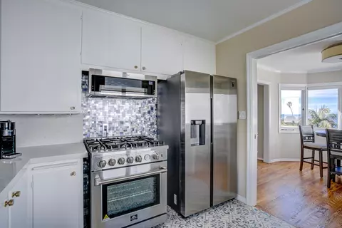 7661 Hillside Dr, La Jolla, CA 92037 photo 7