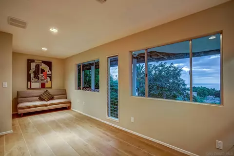 7661 Hillside Dr, La Jolla, CA 92037 photo 14