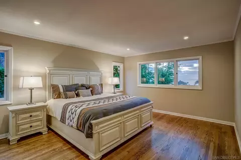 7661 Hillside Dr, La Jolla, CA 92037 photo 9