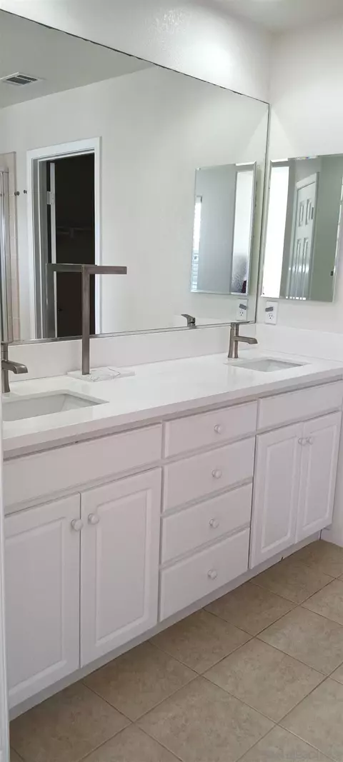 Bath - Undisclosed, Carlsbad, CA 92009 photo 2 of 2