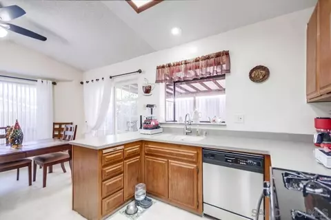 8401 Sleepy Way, El Cajon, CA 92021 photo 18