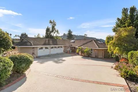 Exterior - 15918 Lime Grove Rd, Poway, CA 92064 photo 2 of 15