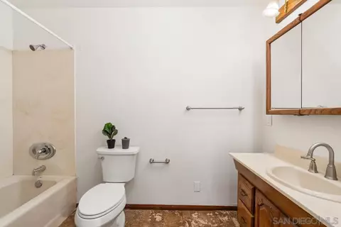 Bath - 15918 Lime Grove Rd, Poway, CA 92064 photo 4 of 6