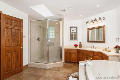 Bath - 15918 Lime Grove Rd, Poway, CA 92064 photo 2 of 6