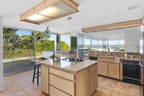 2422 Via Siena, La Jolla, CA 92037 photo 4
