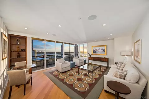 700 Front St #1802, San Diego, CA 92101