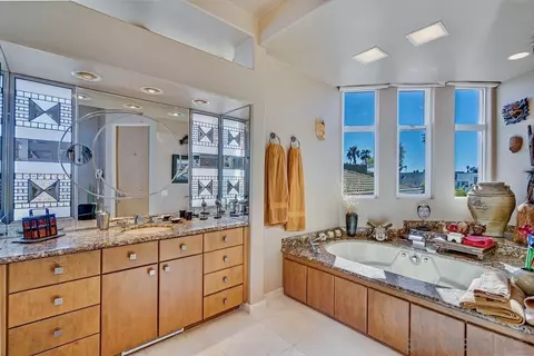 Bath - 13 Green Turtle Rd, Coronado, CA 92118 photo 4 of 6