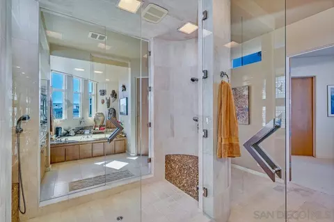 Bath - 13 Green Turtle Rd, Coronado, CA 92118 photo 3 of 6