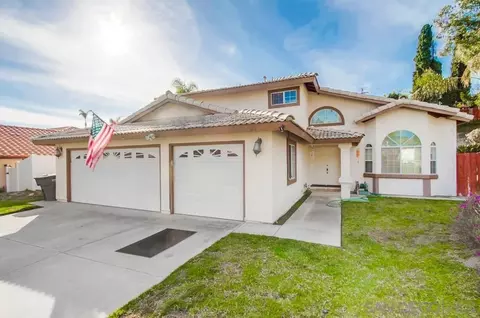 326 Carlson Ct, Vista, CA 92083 photo 2