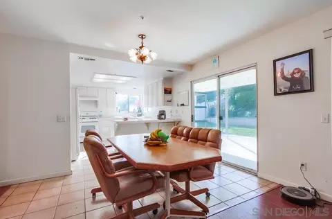 326 Carlson Ct, Vista, CA 92083 photo 8