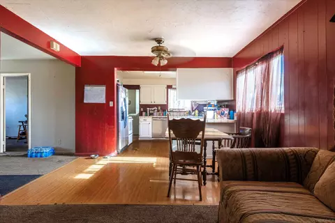 348 Roosevelt St, Coalinga, CA 93210 photo 4