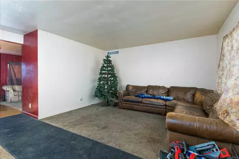 348 Roosevelt St, Coalinga, CA 93210 photo 2