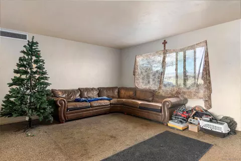 348 Roosevelt St, Coalinga, CA 93210