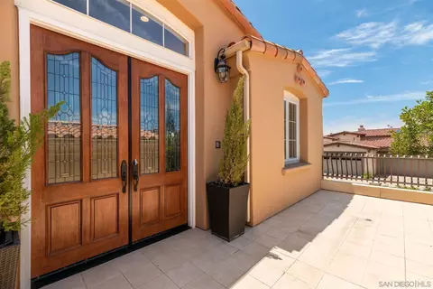 Exterior - 1303 Caminito Floreo, La Jolla, CA 92037 photo 5 of 7