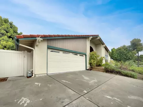 906 Vale View Dr, Vista, CA 92081