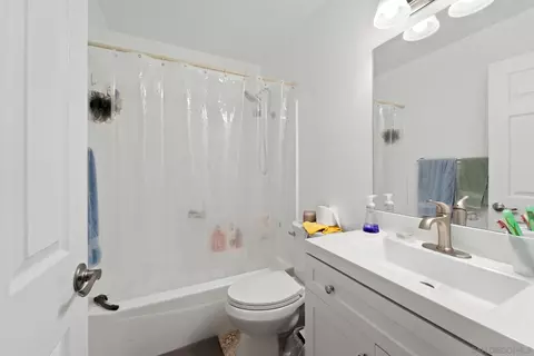 Bath - 337 Osage St, Spring Valley, CA 91977 photo 1 of 1